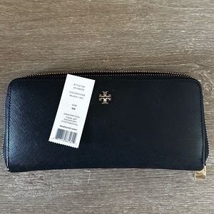 Tory Burch York Zip Passport Continental Wallet in Black